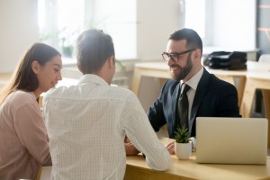 Rata malejąca czy stała? Jak spłacać kredyt hipoteczny