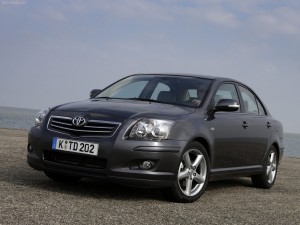 Którą Toyotę Avensis kupić? I, II czy III generację