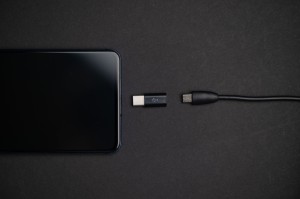 Jakie są najlepsze ładowarki samochodowe dla telefonów z wejściem typu C?