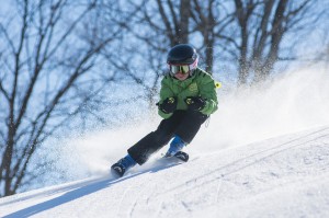 Jazda na nartach - sport, przyjemność i bliskość natury