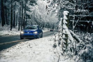 Przygotowanie samochodu na dłuższą podróż zimą. Co warto wziąć pod uwagę?