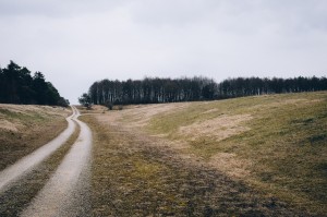 Działka budowlana ze spadkiem terenu - przeczytaj zanim taką nabędziesz