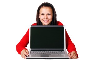 Zakup używanego laptopa - dlaczego warto zawrzeć umowę kupna/sprzedaży?