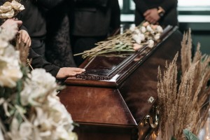 Prosty sposób na upiększenie ceremonii pogrzebowej