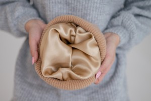 Czapki kaszmirowe z jedwabną podszewką - luksus, wygoda i ochrona na zimę