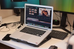 Mobilne laptopy dla firm - kluczowe aspekty przy pracy hybrydowej