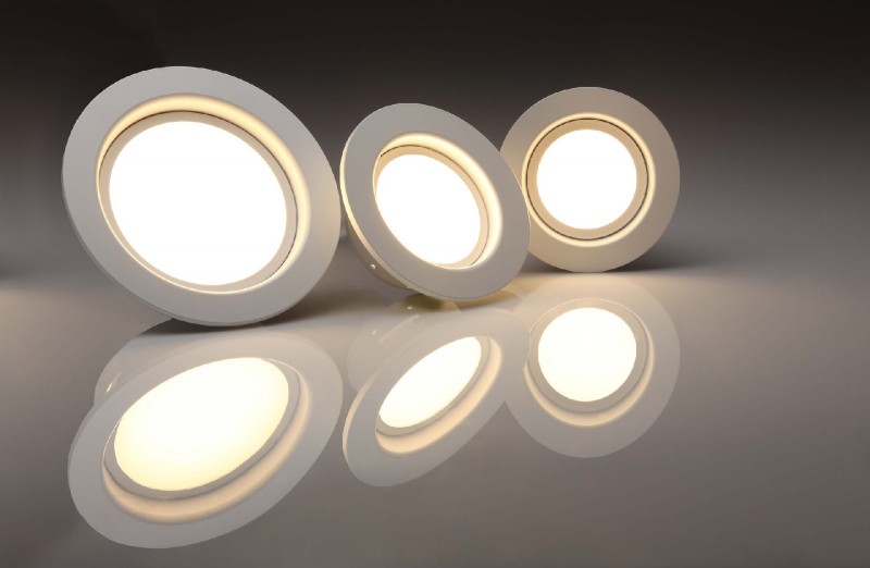 Lampy do zabudowy sufitowej.