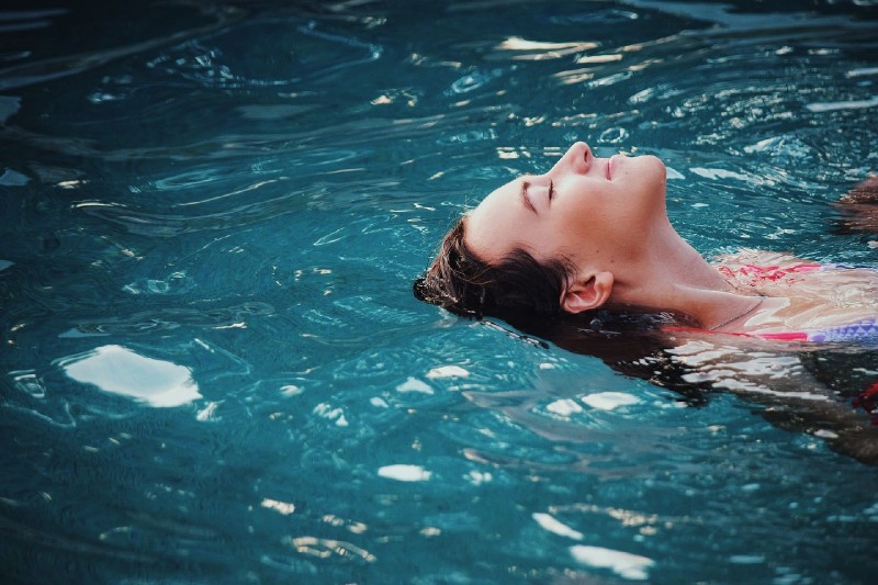 Wybierz floating i odpłyń w krainę relaksu
