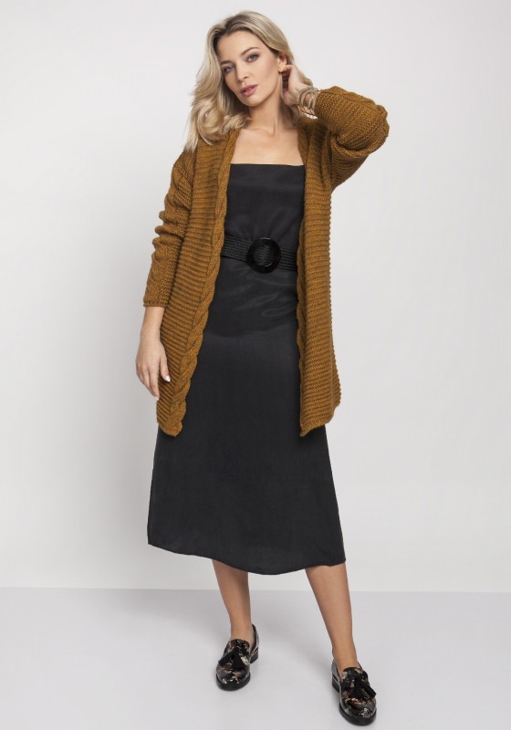 Sweter narzutka – wygoda, ciepło, luz, a zarazem elegancja