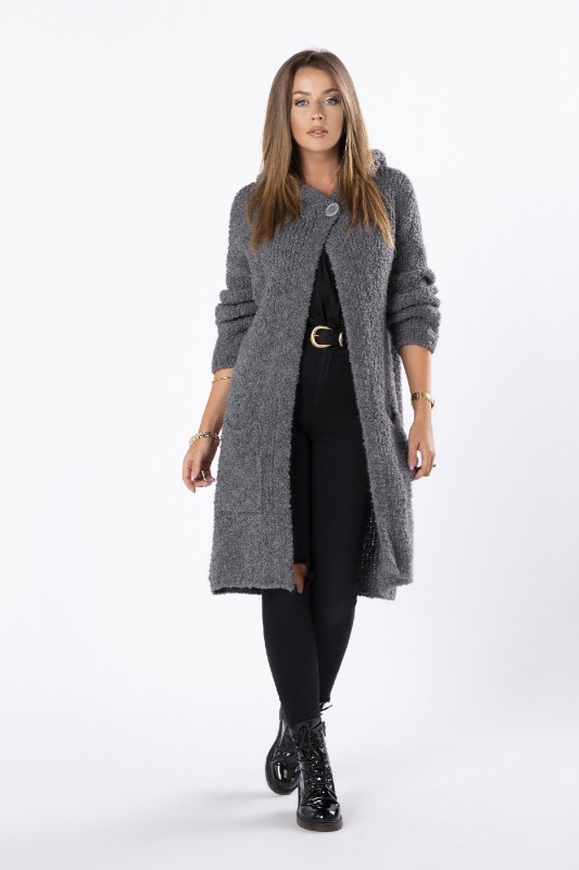 Sweter narzutka – wygoda, ciepło, luz, a zarazem elegancja