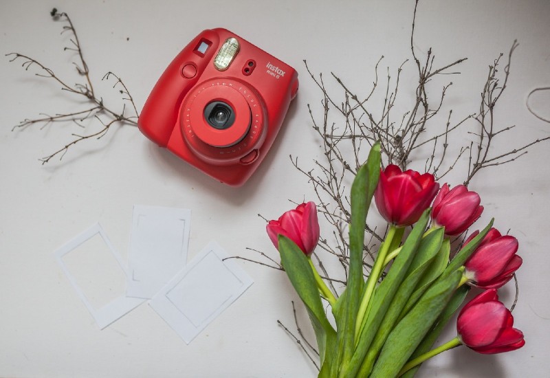 Aparat fotograficzny wywołujący zdjęcia