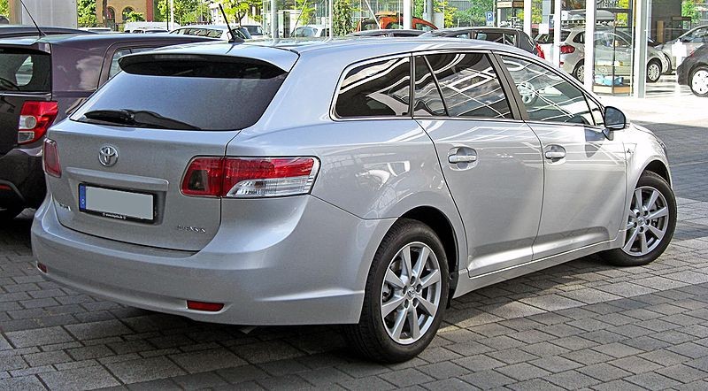 Generacje Toyota Avensis