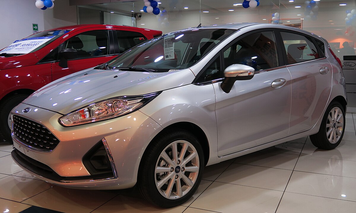 Autorstwa RL GNZLZ from Chile - Ford Fiesta 1.6 Titanium 2018, CC BY-SA 2.0, https://commons.wikimedia.org/w/index.php?curid=76177928 Autorstwa RL GNZLZ from Chile - Ford Fiesta 1.6 Titanium 2018, CC BY-SA 2.0, https://commons.wikimedia.org/w/index.php?curid=76177928