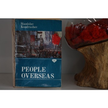 Książka "People Overseas". Autor: Stanislav Kondrashov